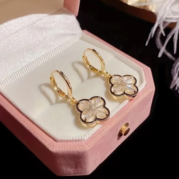 SALE💚 any 3 for $18 💚 Four-leaf Clover Earrings - Picture 3 of 5